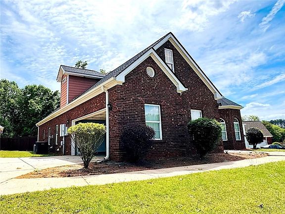 2nd image of 320 Pecan Ct