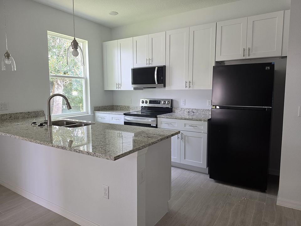 1st image of 67 Glover St #102