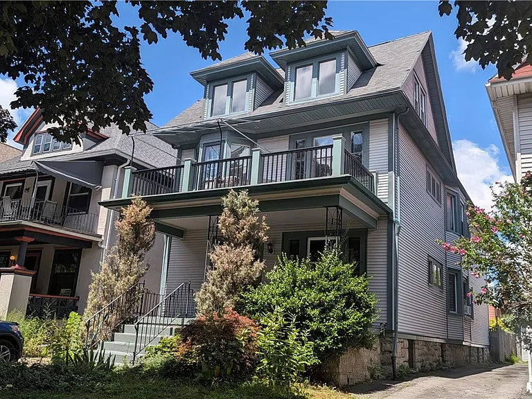 37 Manchester Pl #LOWER — Photo 1