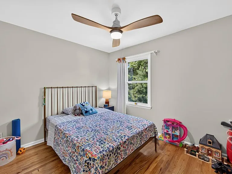 312 W 10th St — Photo 31