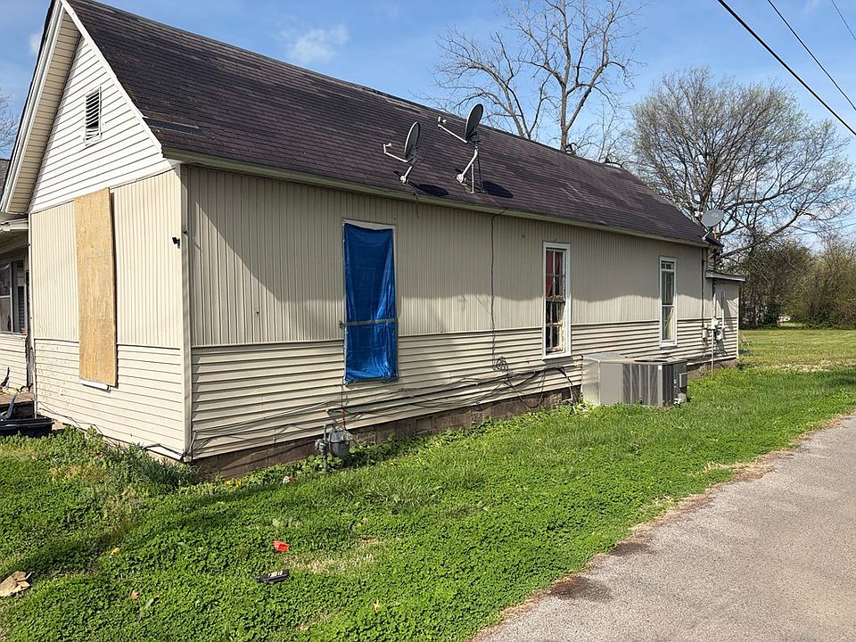 2nd image of 107 W Moss Ave