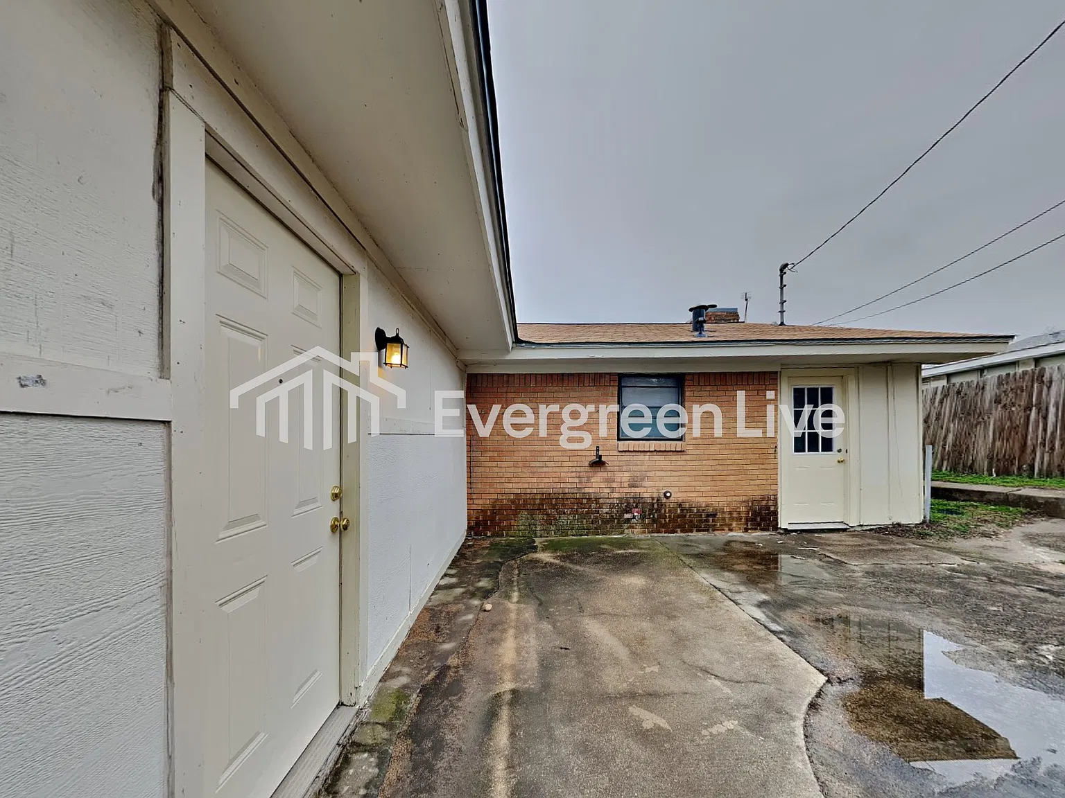 4 bed, 2.0 bath, 2340 sqft, $2,045 — Photo 2
