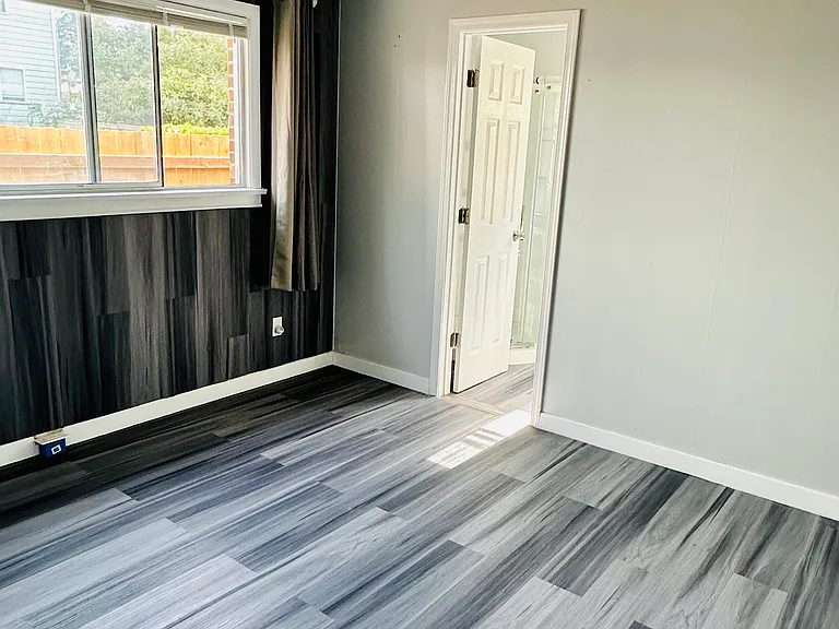 12350 11th Ave NE — Photo 12