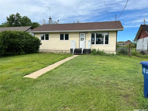 11 A AVENUE, Willow Bunch, SK S0H 4K0