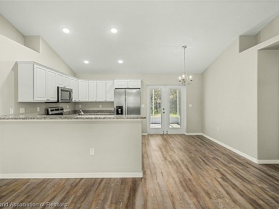 3rd image of 2368 N Huntington Rd