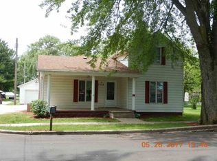 204 S Walnut St, Mentone, IN 46539