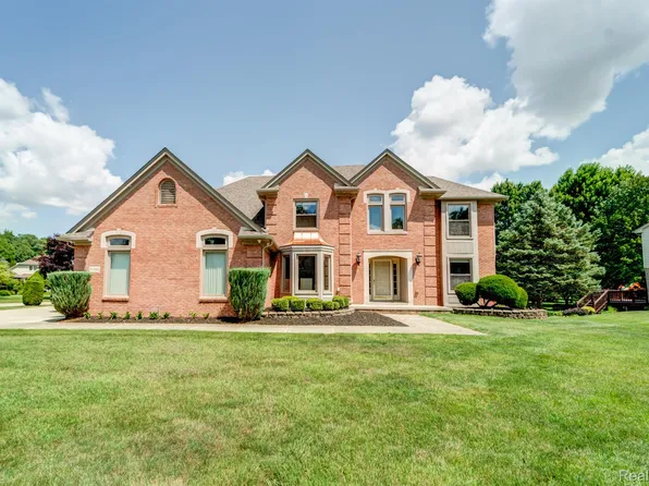 43882 Pinot Noir Dr, Sterling Heights, MI 48314