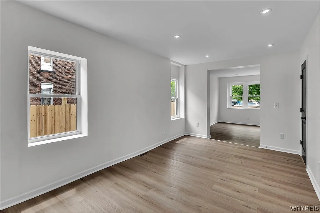 4 bed, 1.5 bath, 2506 sqft, $2,200 — Photo 3