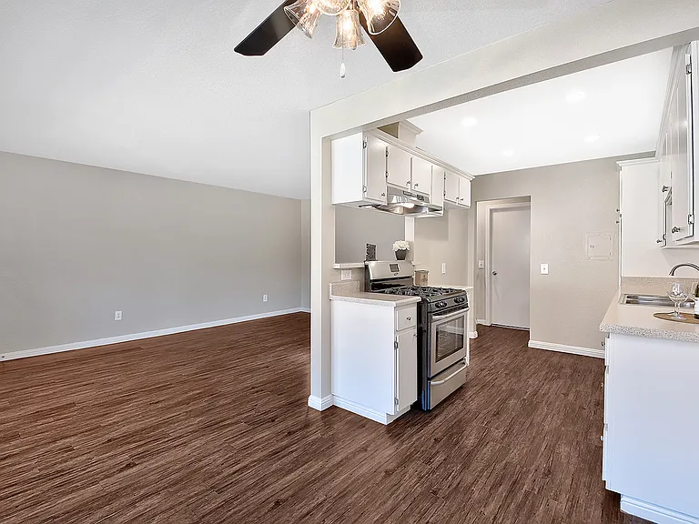 321 E Lincoln Ave — Photo 5