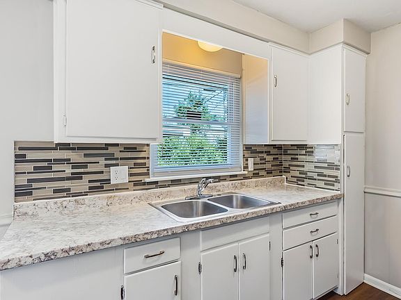 4th image of 3147 Hamilton Ave