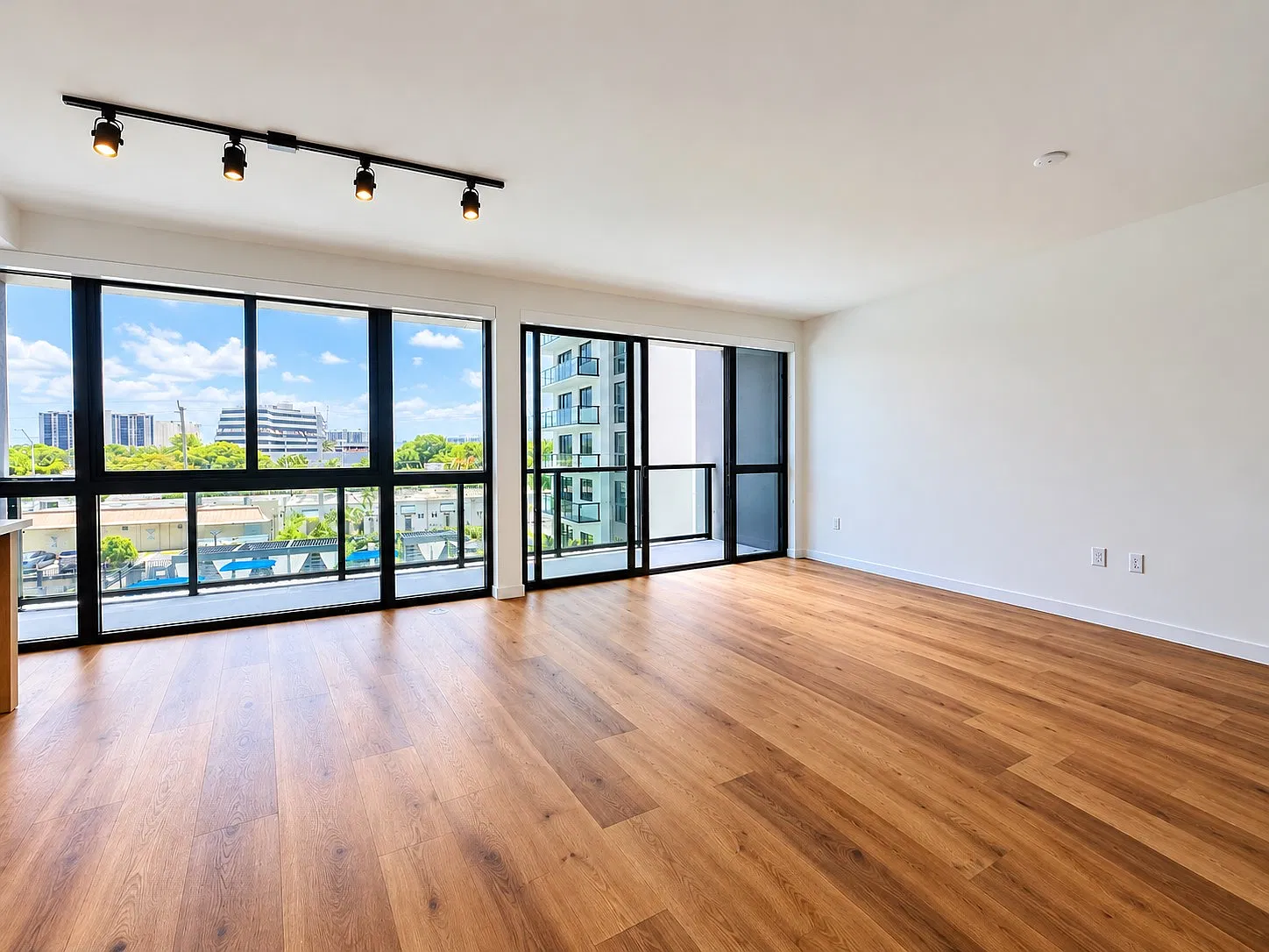2 bed, 2.5 bath, 1550 sqft, $5,150 — Photo 4