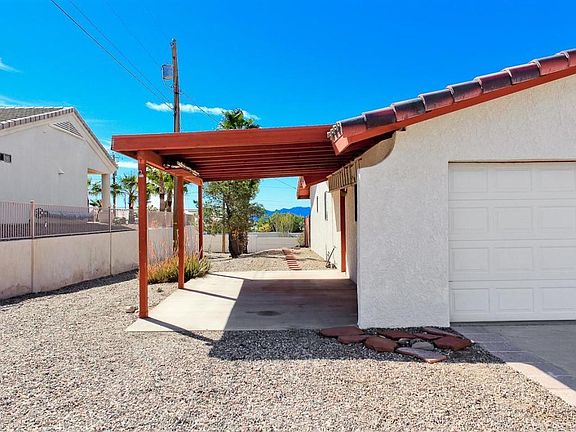 4th image of 3926 Comet Dr