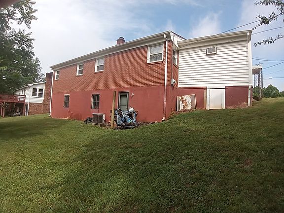3rd image of 225 Park Ln