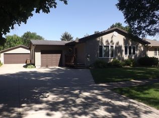 418 Hansina Ave, Volga, SD 57071