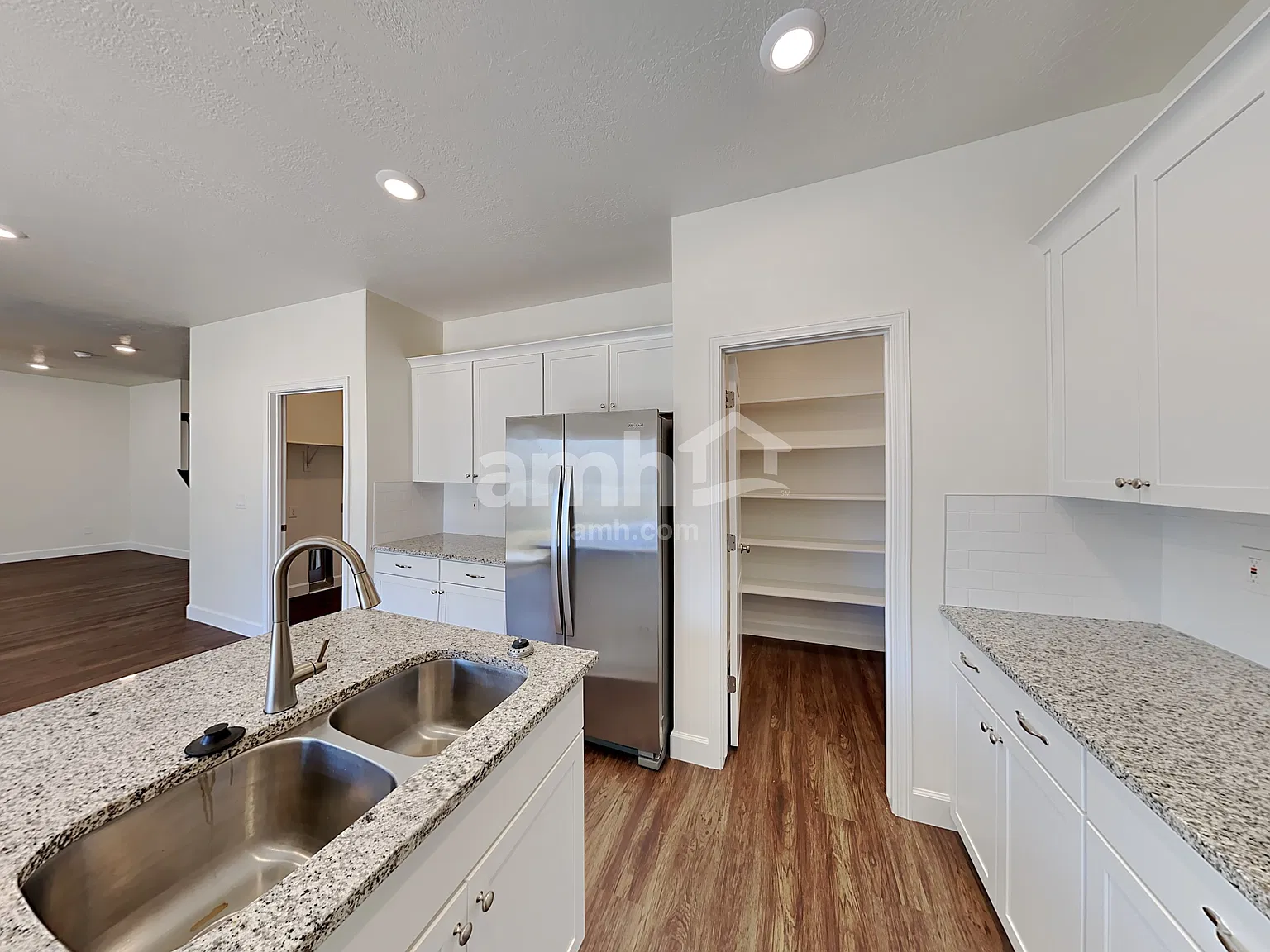 3 bed, 2.5 bath, 1854 sqft, $2,215 — Photo 3