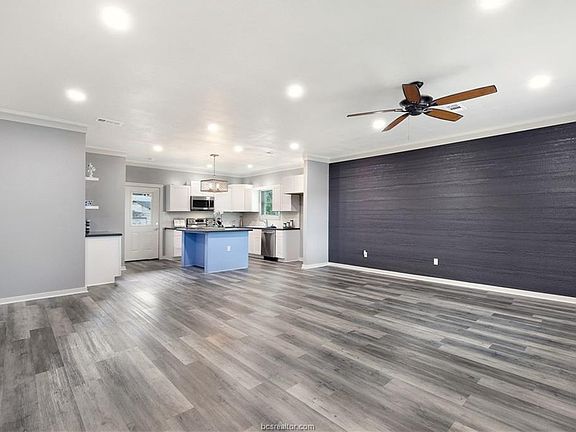5th image of 201 Northwood Dr