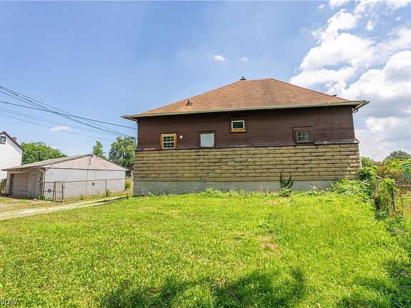 3rd image of 604 Oby Pl NW