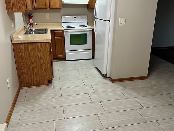 3rd image of 630 N Shelby Pl APT 1