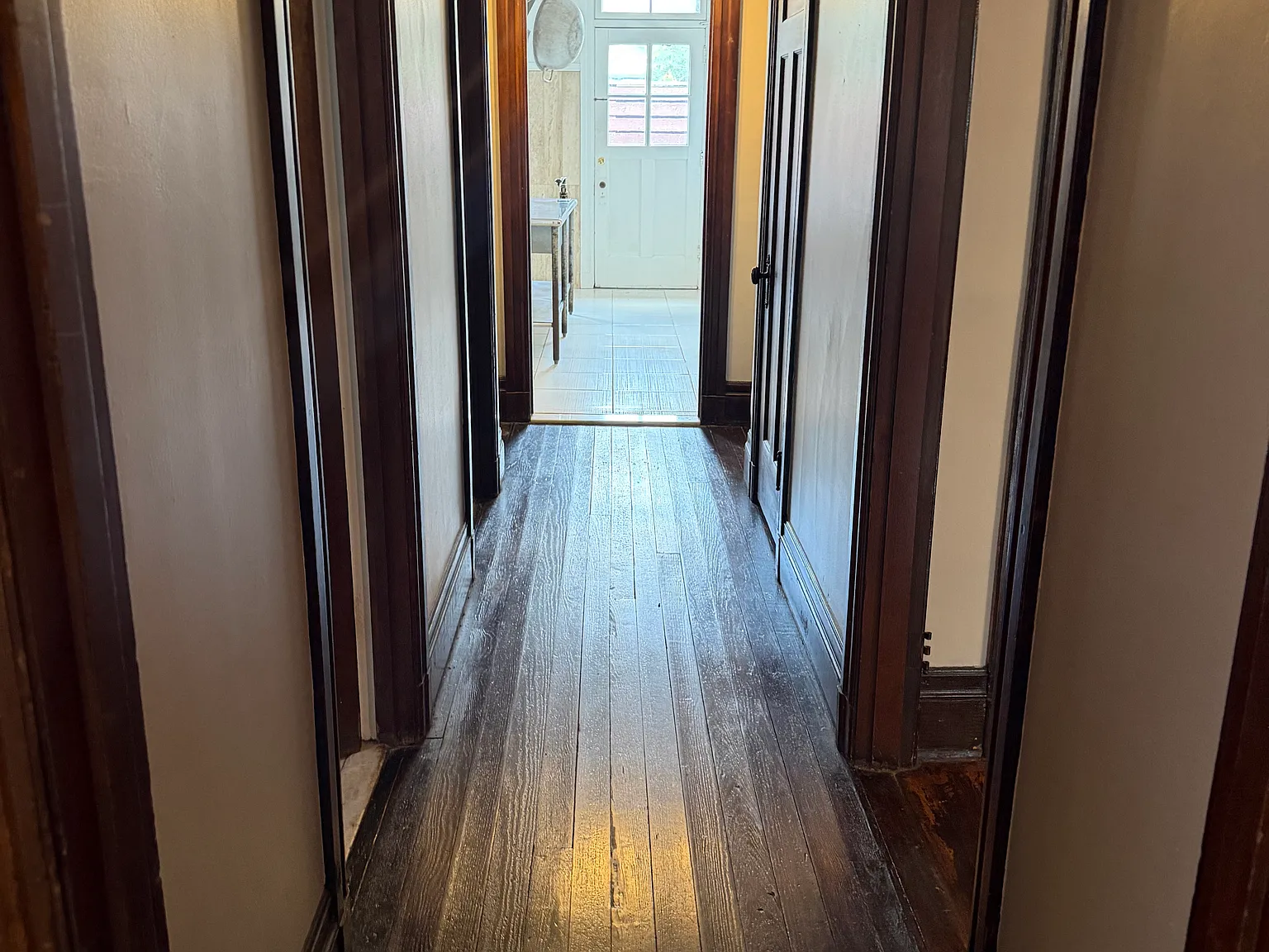 3 bed, 2400 sqft, $2,495 — Photo 2