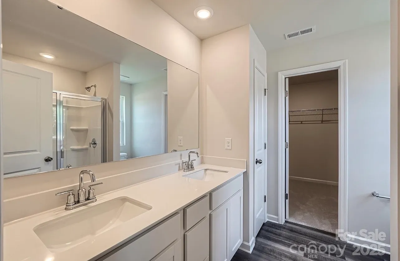 4 bed, 1956 sqft, $2,500 — Photo 4