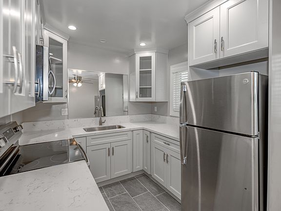 5th image of 917 W Colorado Blvd APT C