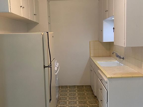 5th image of 226 E Vine St #2