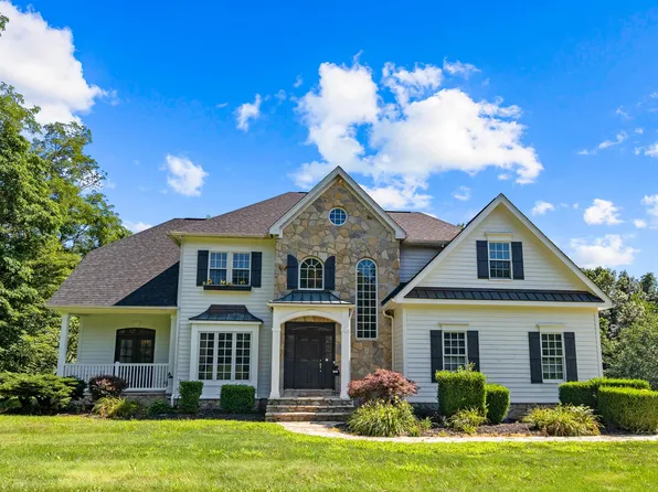 240 Cobblepond Rd, Zanesville, OH 43701