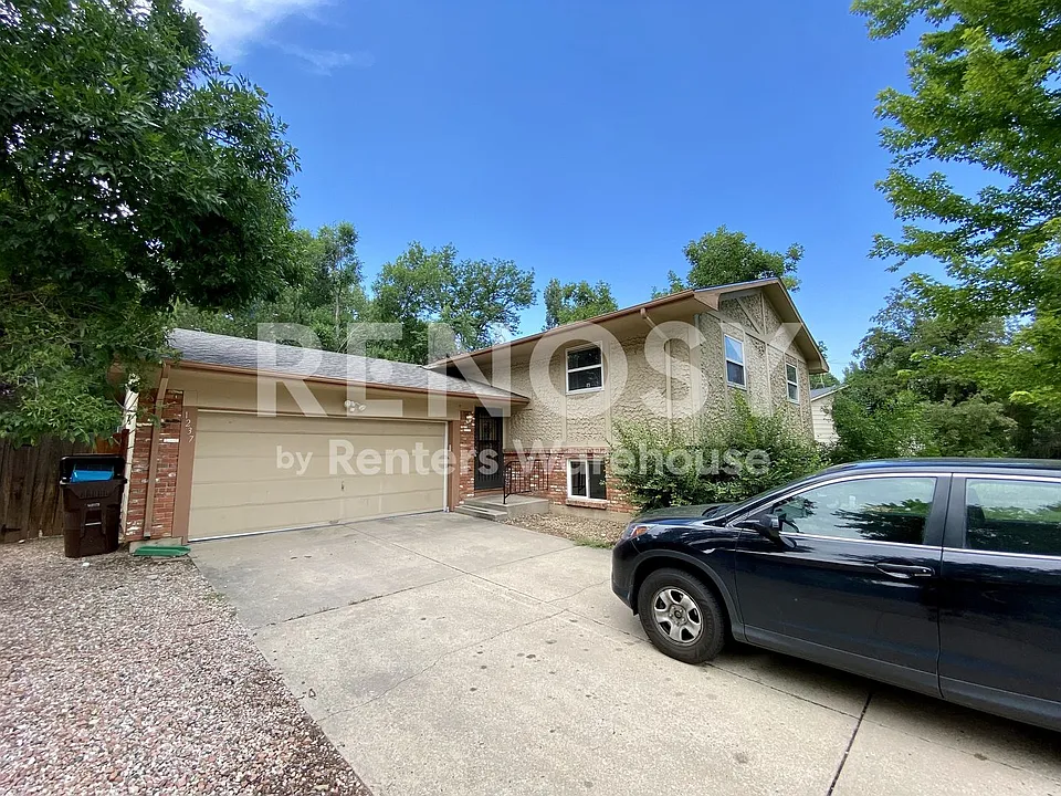 1237 Constitution Ave
