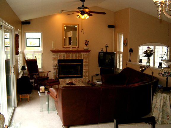Living Rm/Fireplace
