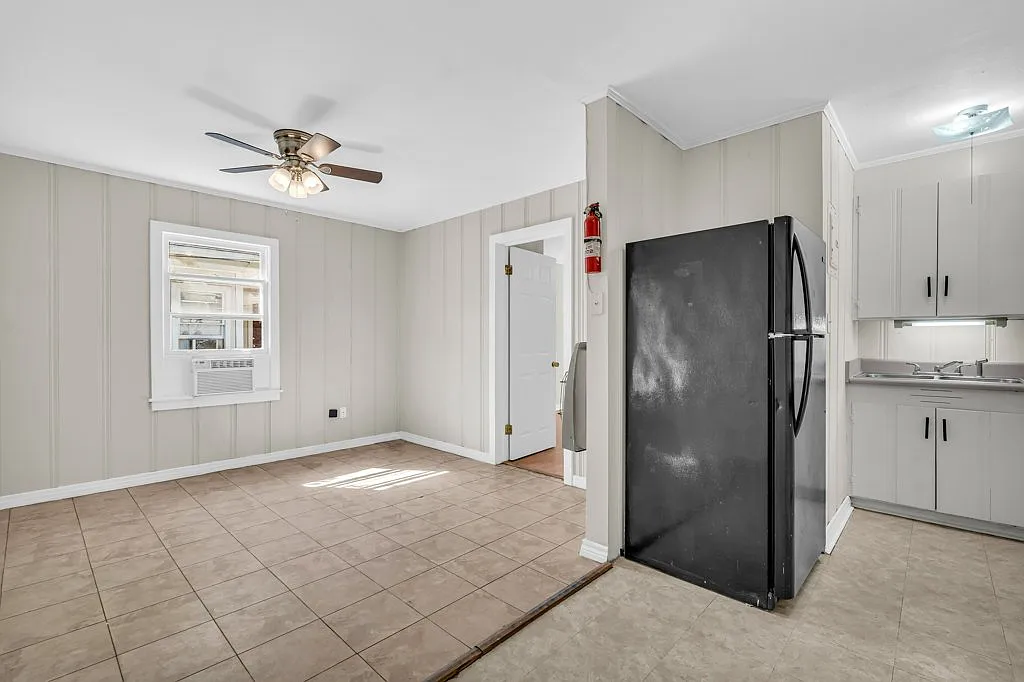 305 Old West Point Rd — Photo 2