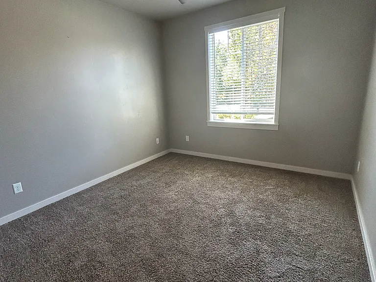 1725 E Bellalucca Ln — Photo 23