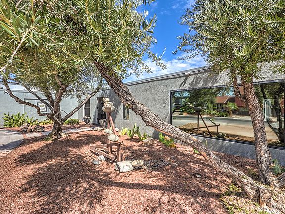 3rd image of 1926 Papago Ln