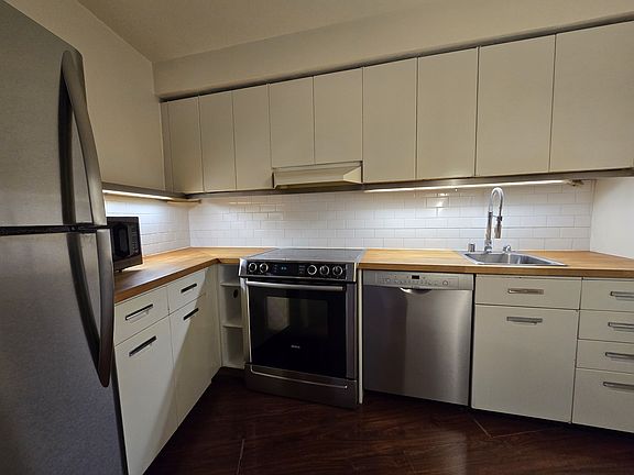 5th image of 300 N State St APT 3429