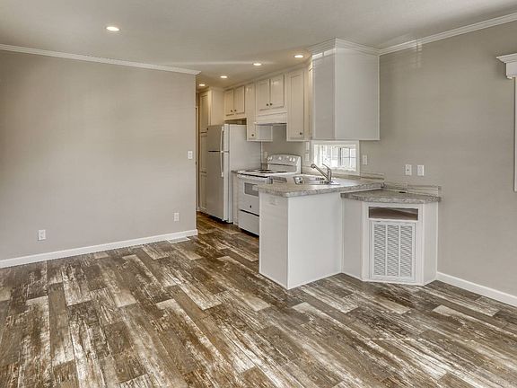 3rd image of 2701 34th St N #104