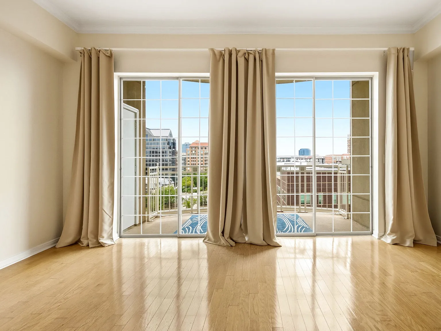 1 bed, 816 sqft, $2,200 — Photo 4