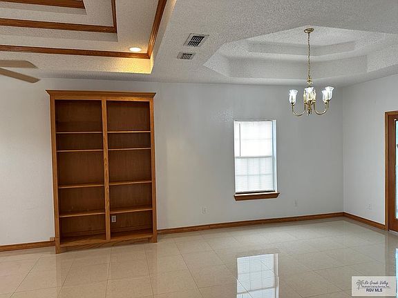 5th image of 2301 Lazy Lake Dr