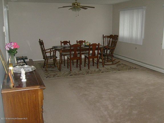 3rd image of 5 Roseau Ct
