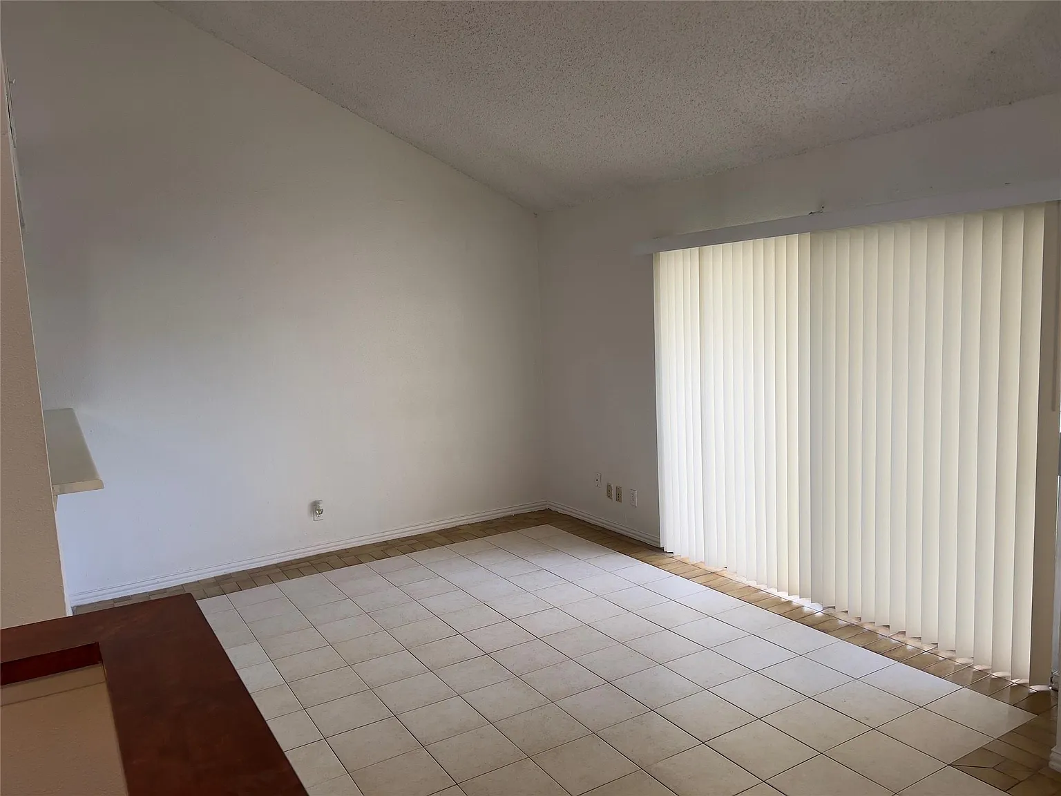 2 bed, 1.5 bath, 833 sqft, $1,500 — Photo 2