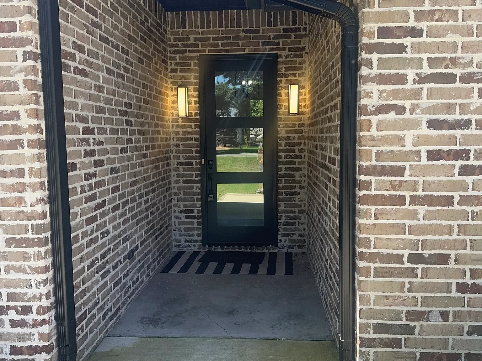 4 bed, 2.5 bath, 2398 sqft, $3,750 — Photo 4