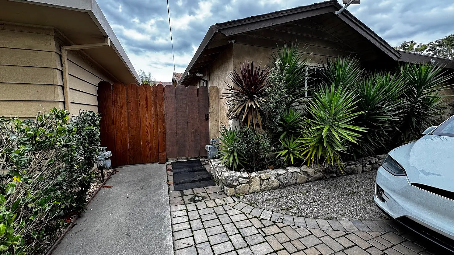 1 bed, 700 sqft, $1,800 — Photo 1