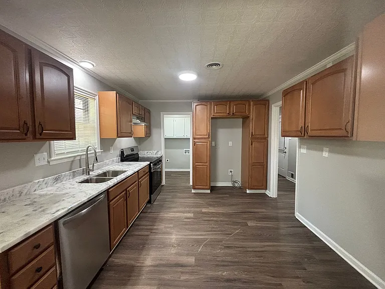 8280 Chippingham Dr — Photo 7