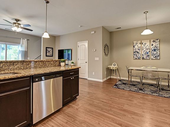 4th image of 380 Cantle Dr