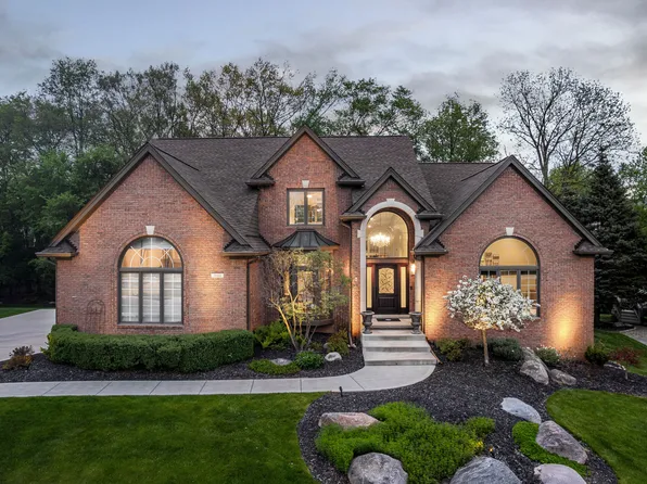 1844 Blue Grass Dr, Rochester Hills, MI 48306