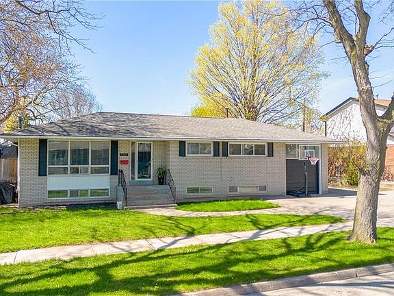 2nd image of 2387 Cyprus Ave