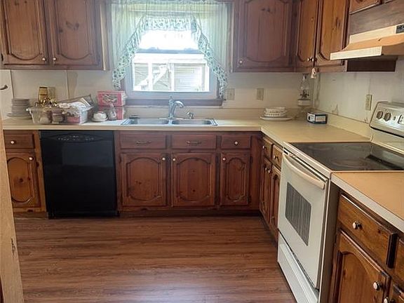 4th image of 135 Francis St