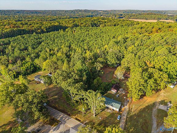4th image of 2056 Cain Rd
