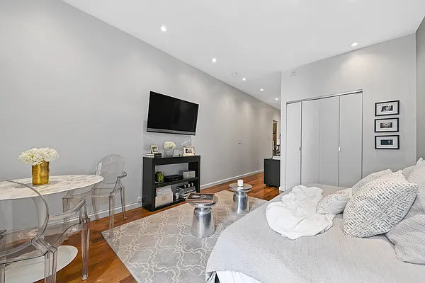 Rented by Douglas Elliman | media 2