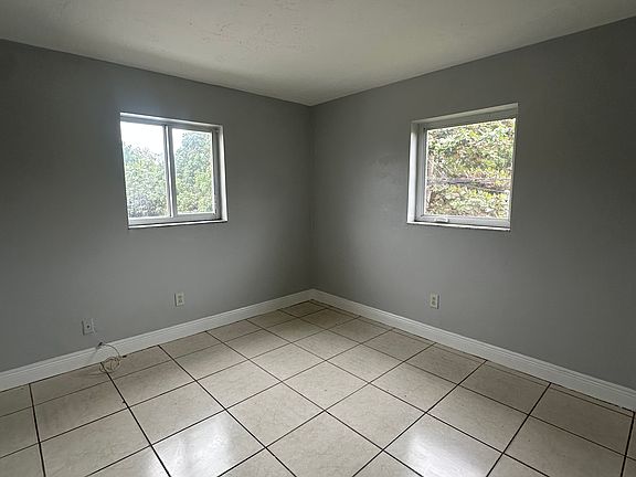 5th image of 1216 SW 39th Ave APT 4