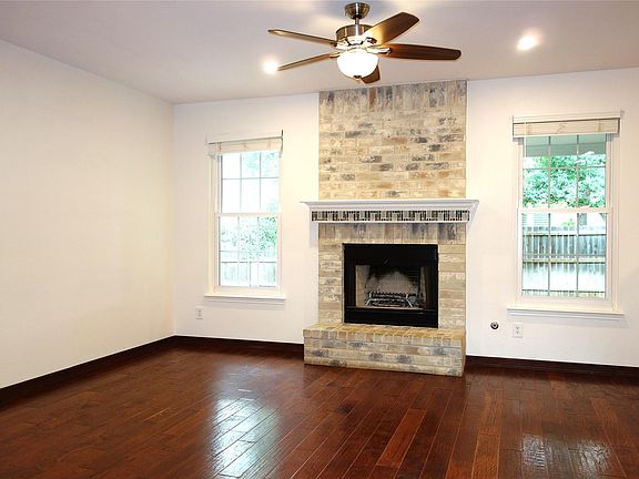 3rd image of 3912 Newland Dr