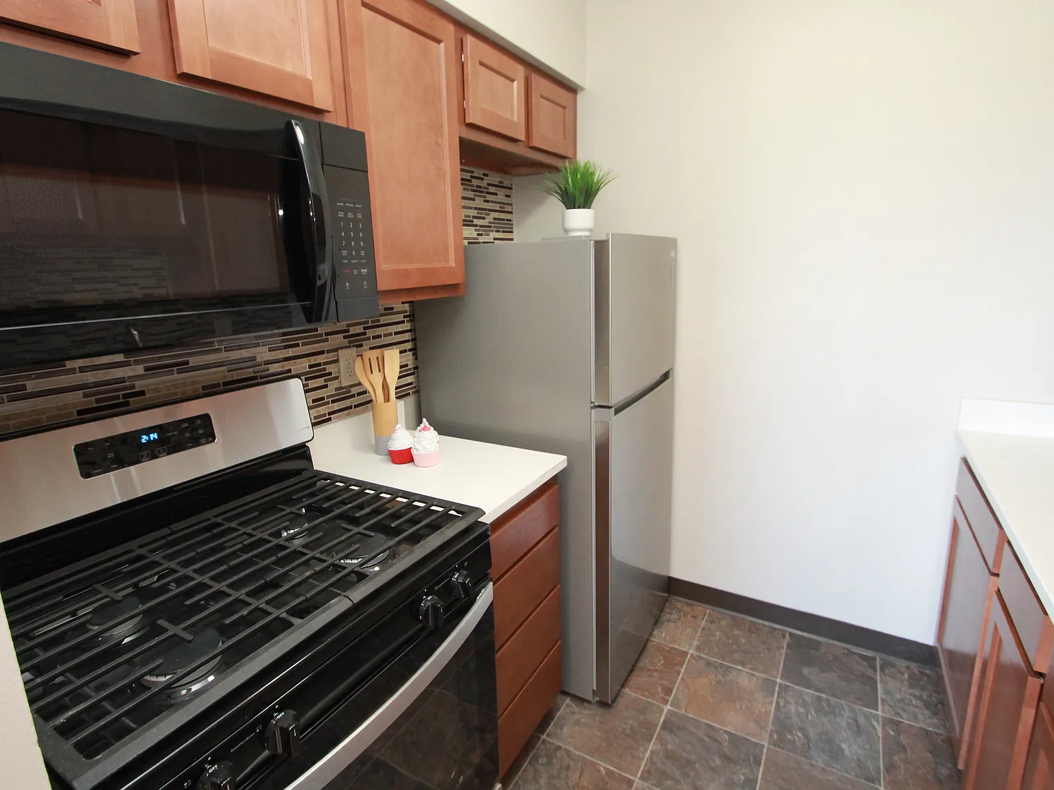 1 bed, 600 sqft, $1,049 — Photo 4